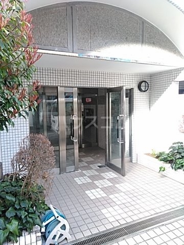 23/24 エントランス