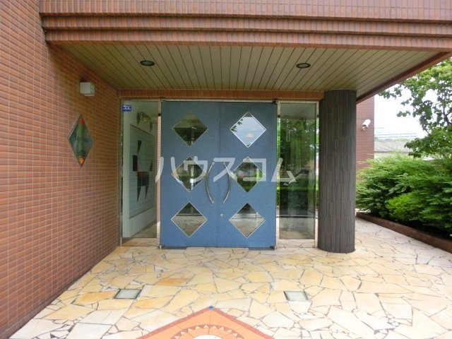 17/19 エントランス