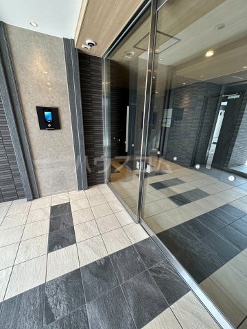 23/29 エントランス