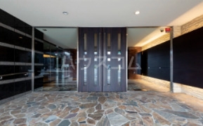 5/5 エントランス