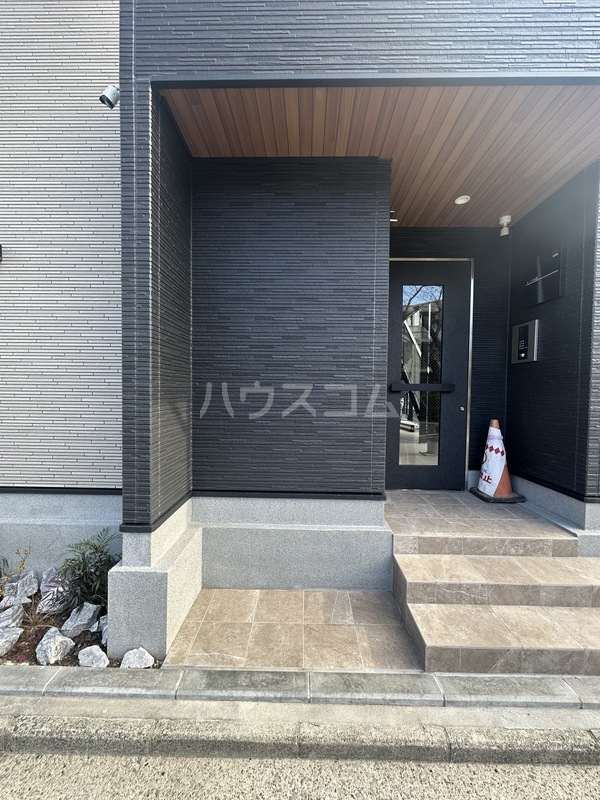 18/23 エントランス