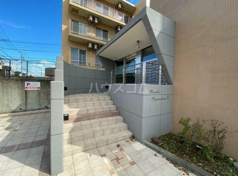 17/18 エントランス