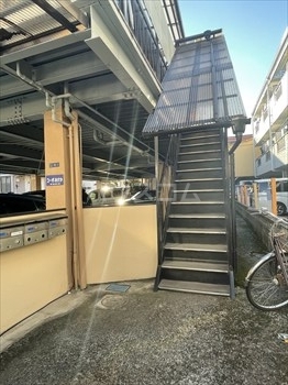 26/28 エントランス