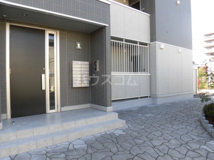 16/17 エントランス