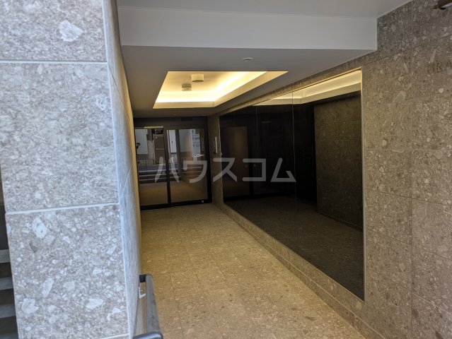 27/30 エントランス