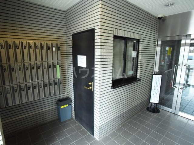 24/25 エントランス