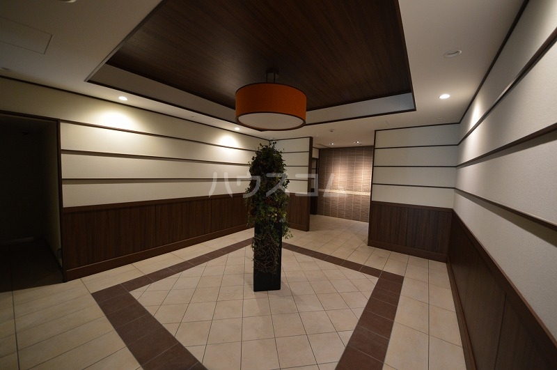 25/30 エントランス