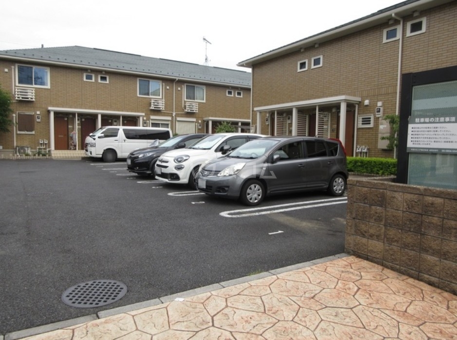 13/19 駐車場