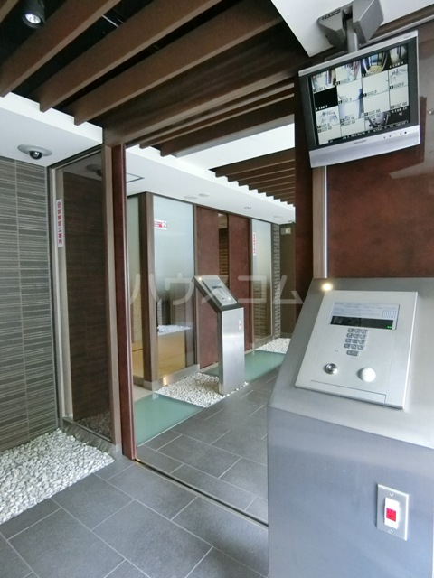 21/22 エントランス