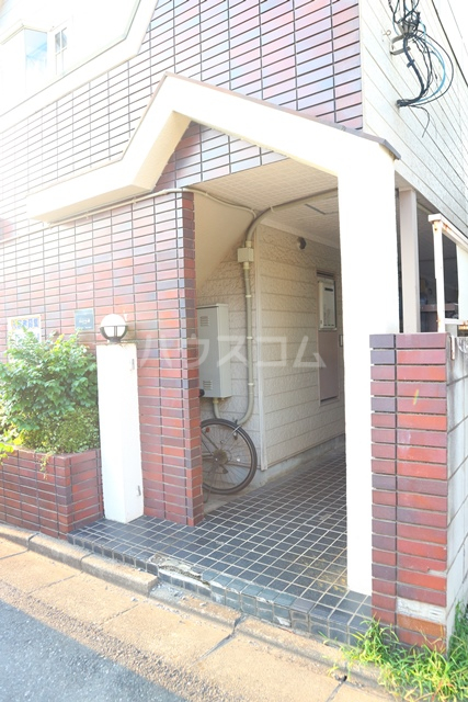 24/30 エントランス