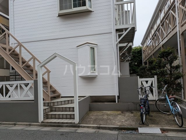 16/20 エントランス