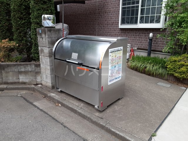 25/27 エントランス