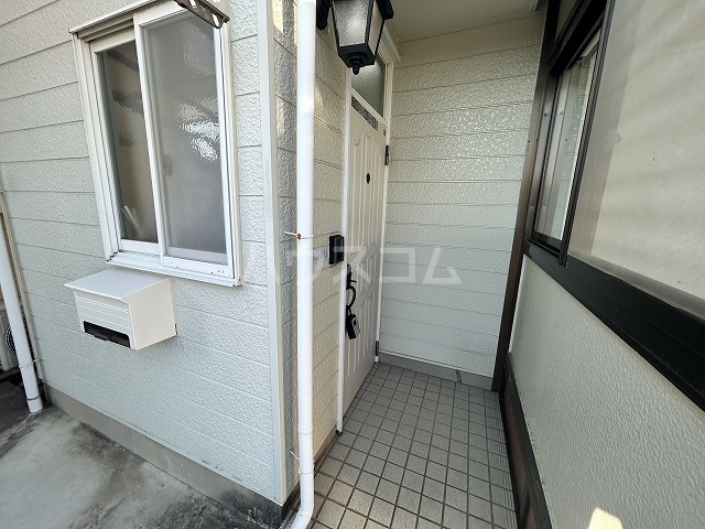 26/28 エントランス