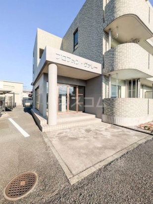 28/30 エントランス