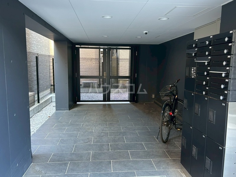 13/23 エントランス