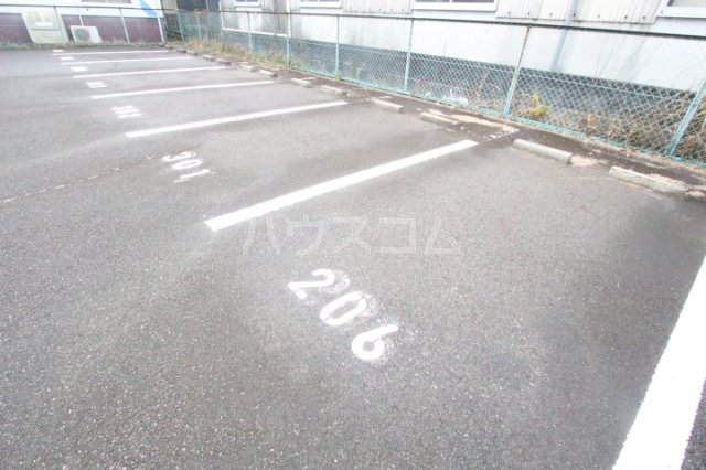 22/27 駐車場