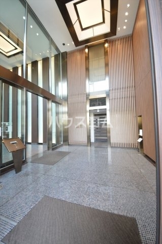 27/30 エントランス