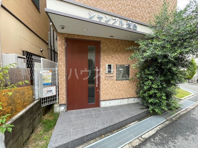 26/30 エントランス