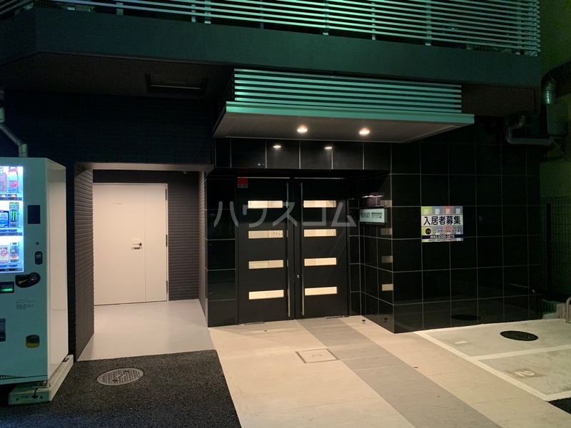 16/18 エントランス