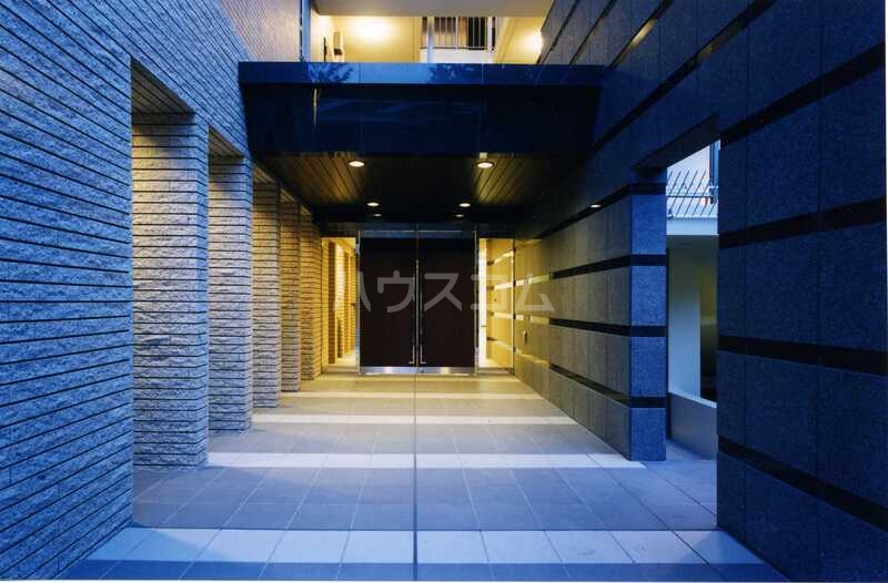 18/20 エントランス