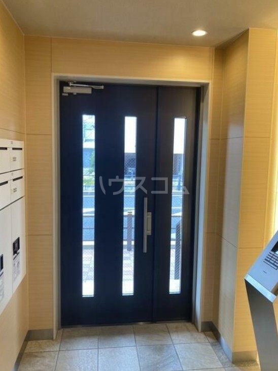 18/25 エントランス