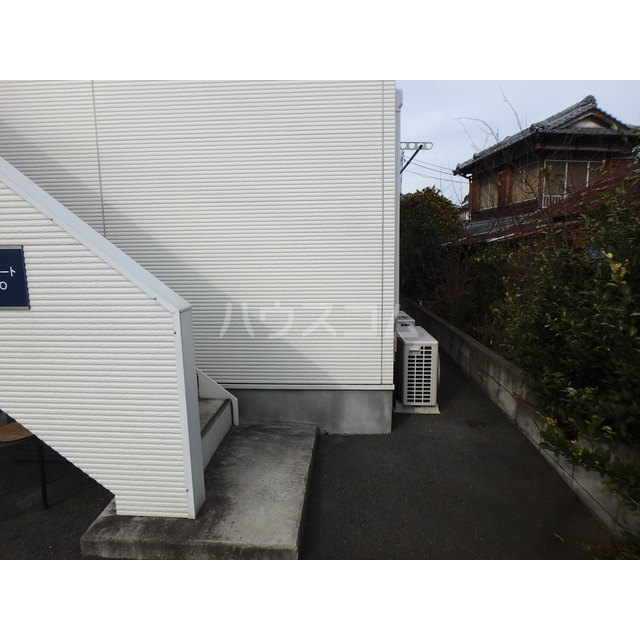 20/21 エントランス