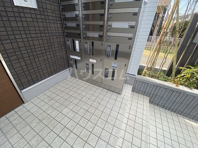 21/30 エントランス