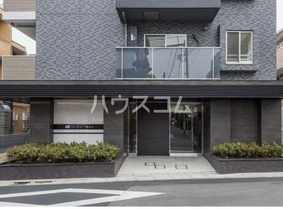 19/27 エントランス