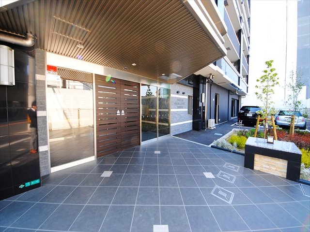 26/30 エントランス