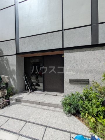 25/30 エントランス