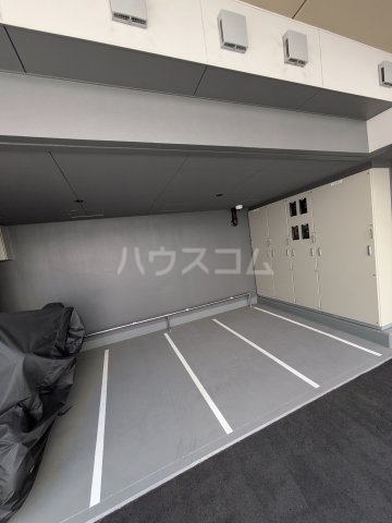 27/30 駐車場