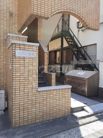 24/27 エントランス