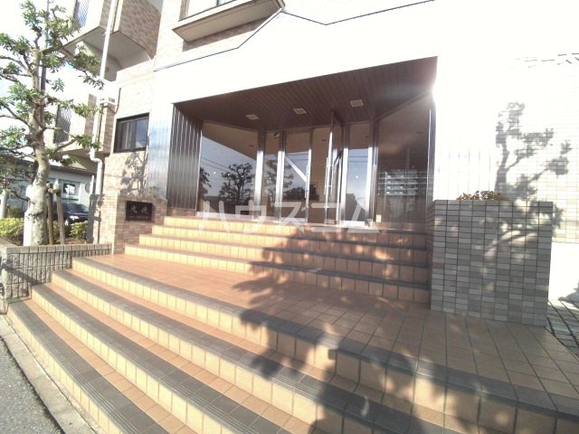21/30 エントランス