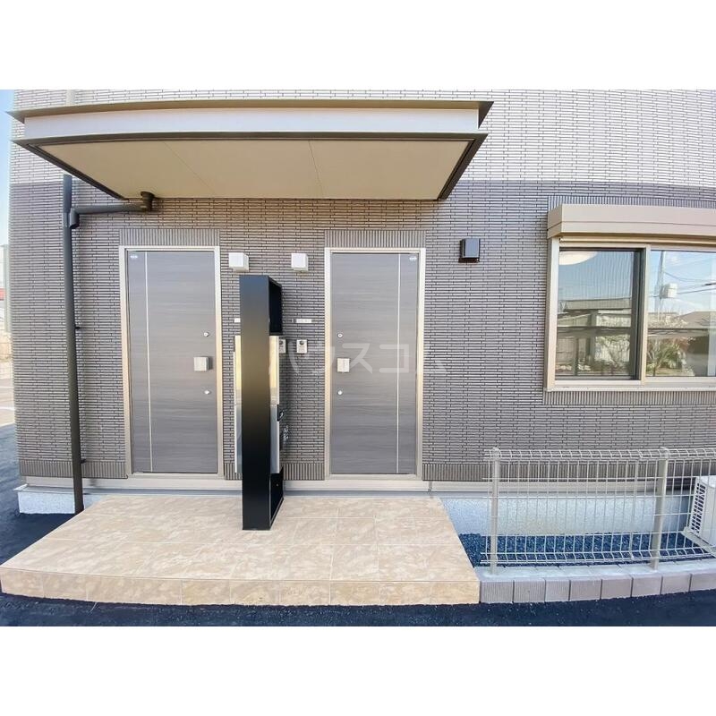 22/28 エントランス