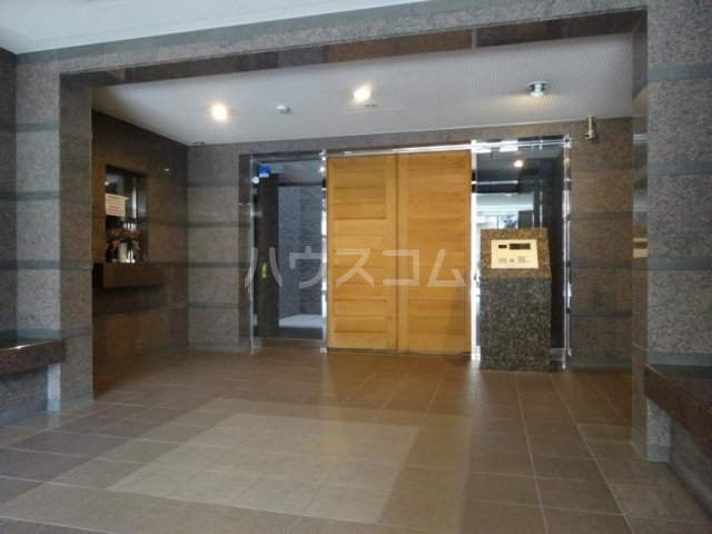 23/30 エントランス