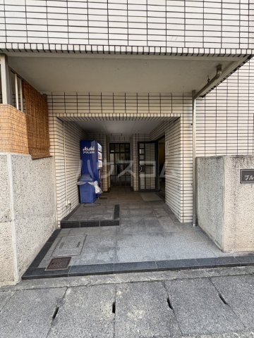 28/30 エントランス