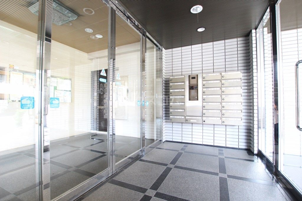 16/21 エントランス