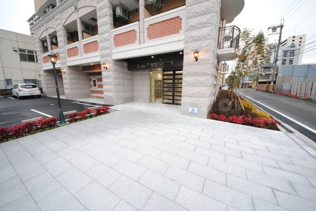 18/28 エントランス