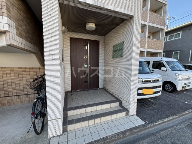 13/22 エントランス