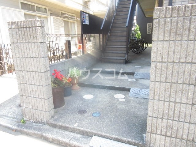 18/23 エントランス