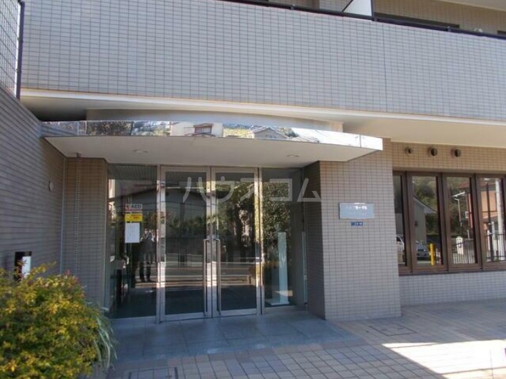 13/18 エントランス