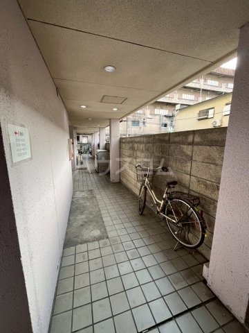 22/30 エントランス