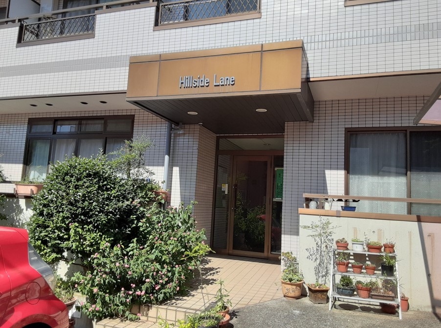 23/29 エントランス