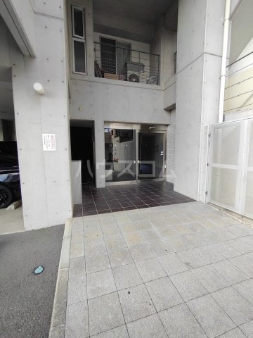 21/30 エントランス