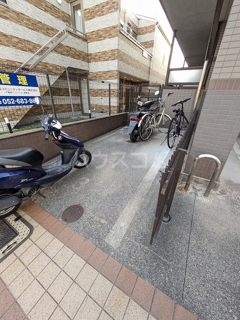 25/30 駐車場