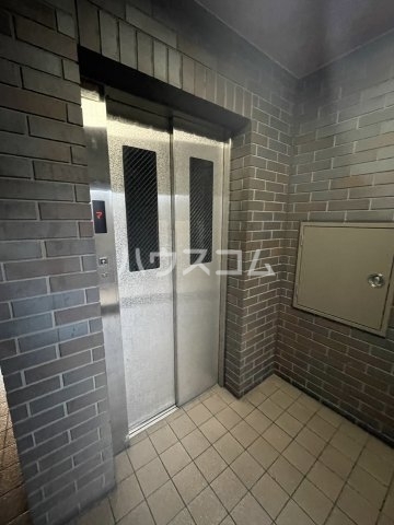 16/16 エントランス