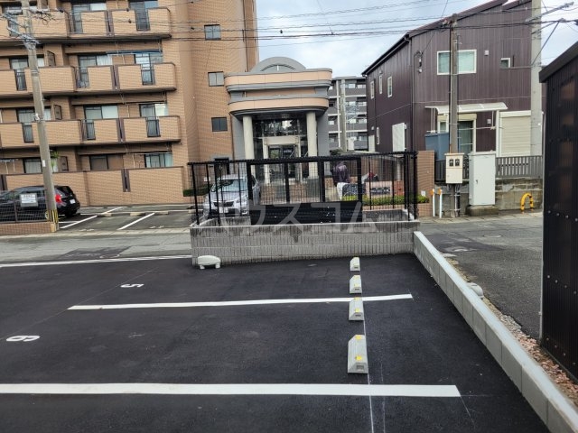 16/17 駐車場