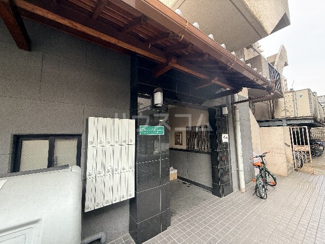 25/30 エントランス