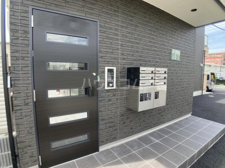 23/30 エントランス