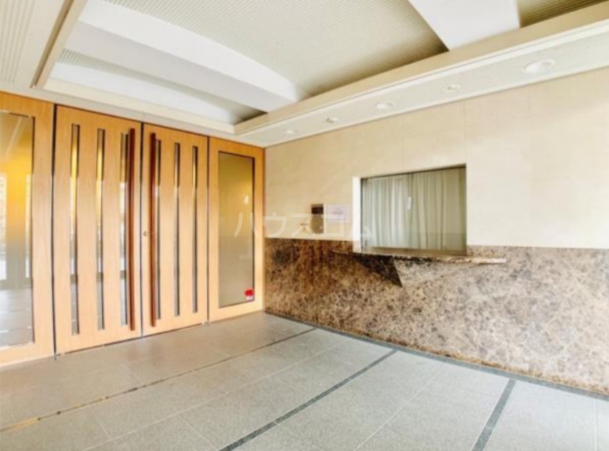 21/28 エントランス